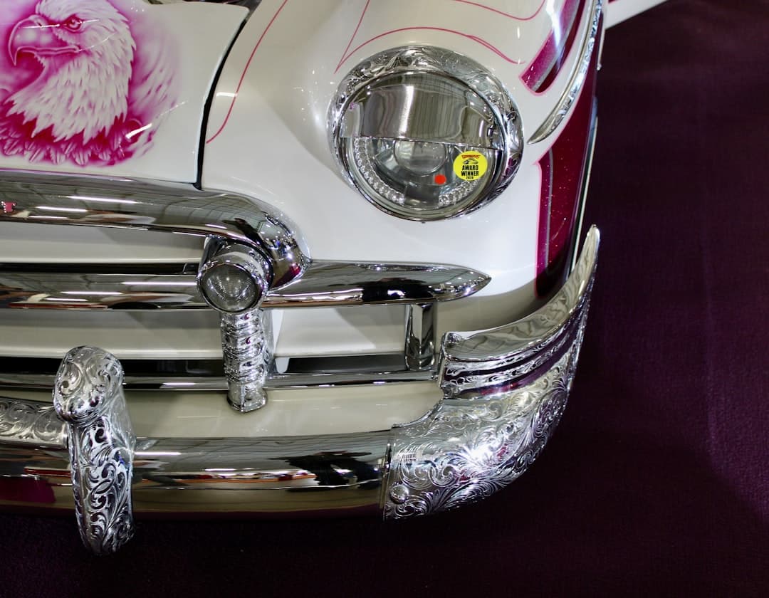 Detalj av dellackerad bil